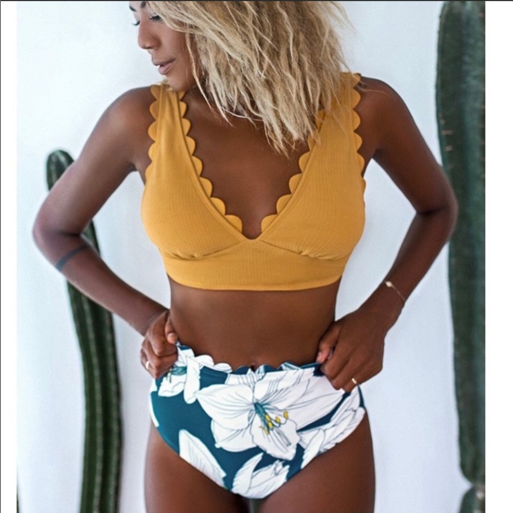 Cupshe NWOT Scalloped Edge Bikini